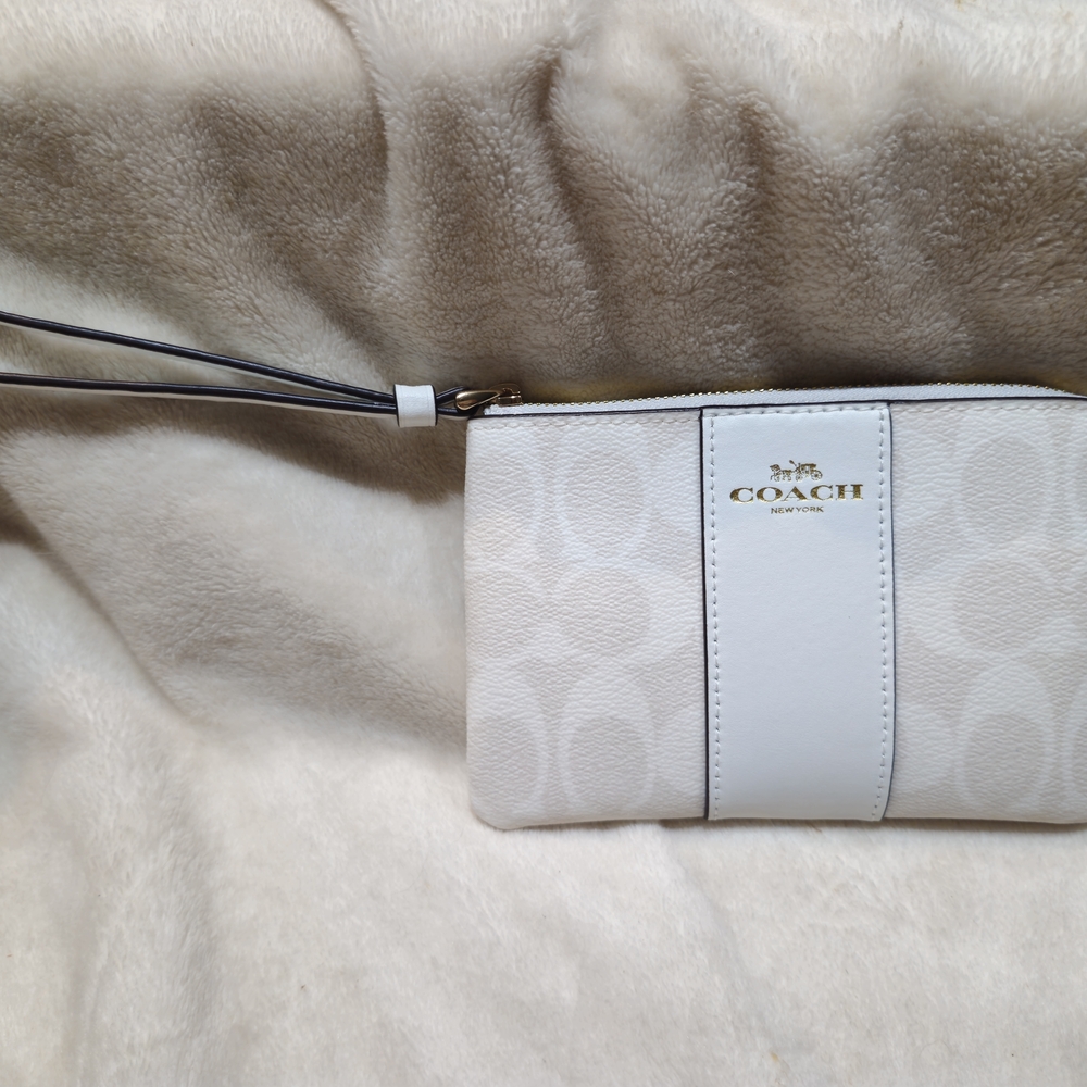 Coach White Wristlet Clutch NEW
